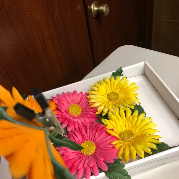 6 versatile Colorful Daysi Flowers with clips - Picture 7 of 11